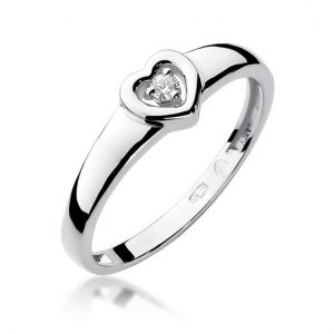 Pierścionek zaręczynowy na prezent w kształcie serca