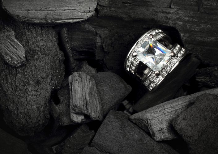 Czarny diament – zastosowanie w sztuce jubilerskiej