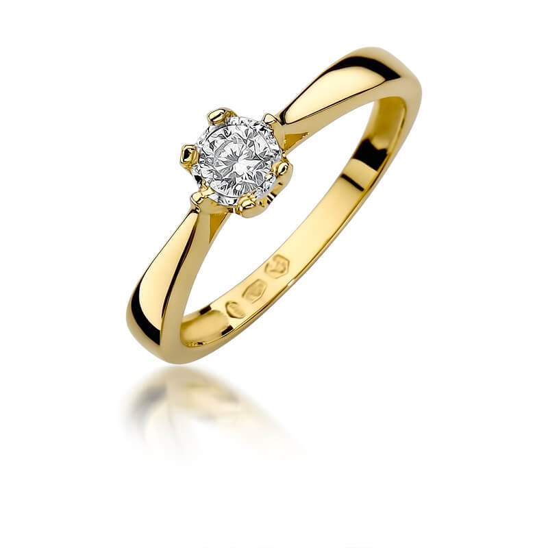 Klasyczny wzór pierścionka z żółtego złota z diamentem o masie 0,20ct.